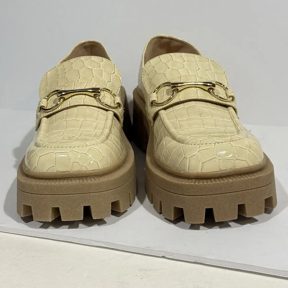 Urban Outfitters Loafers Womens 9 Cream Faux Patent Leather Chunky Platform NEW